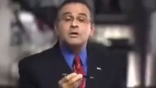 Mauricio Funes usando la Biblia para engañar 😠 смотреть онлайн
