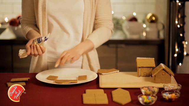 Gingerbread Village Decorating Guide смотреть онлайн