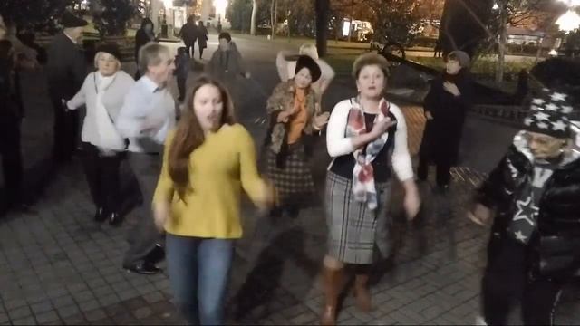Танцы на Приморском бульваре - Севастополь - 26.12.19 - Певец Сергей Соков - LIVE 2 смотреть онлайн