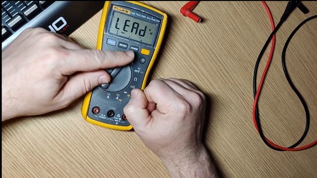 Finding your way around a Multimeter all the basics (Fluke 115) Electronics Testing & Electricans смотреть онлайн