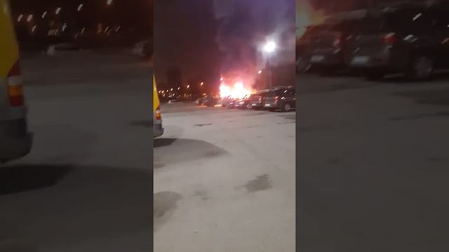 Пожар, горят машины смотреть онлайн