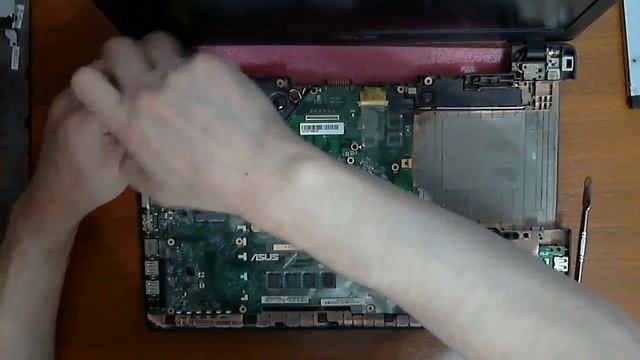 Asus X550LA-XO013H разборка и белый экран ( неисправна матрица ( дисплей ) ) смотреть онлайн
