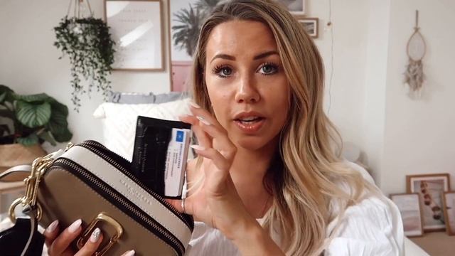 UNBOXING THE DESIGNER MARC JACOBS SNAPSHOT BAG | REVIEW & WHATS IN MY BAG? WHAT FITS IN THE SNAPSHO