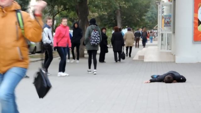 Социальный эскперимент: Ограбление электрошокером / Robbery With A Taser