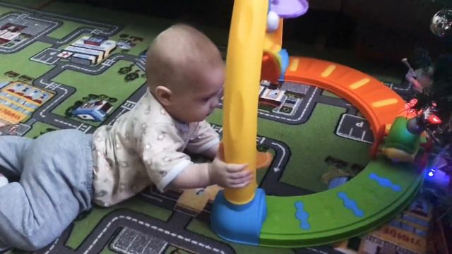 МАРК ПОПОЛЗ\ЕСТ СУП ВМЕСТЕ С БРАТОМ