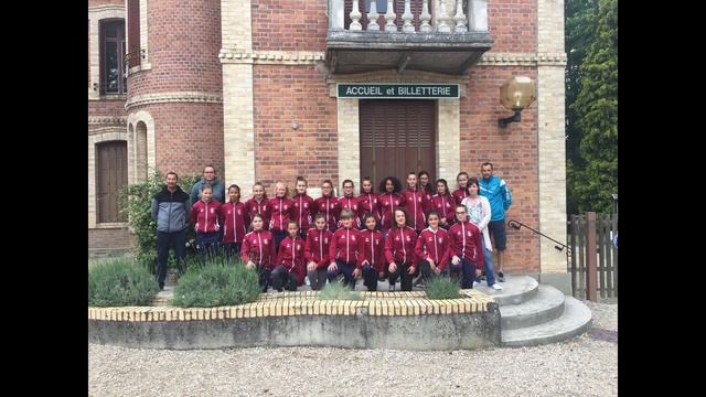 La Section Foot Féminin de Courcelles Lès Lens - vue par une élève смотреть онлайн