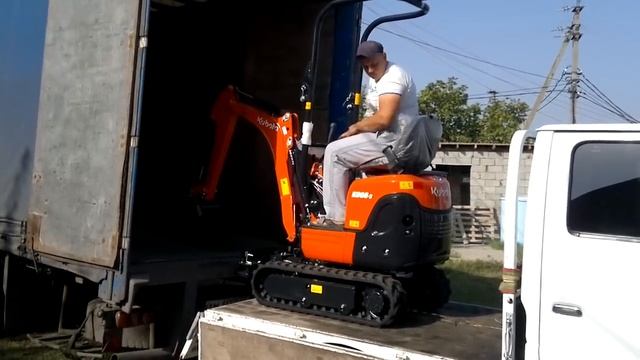 Самый мини-экскаватор Kubota K008-3 выгрузка смотреть онлайн
