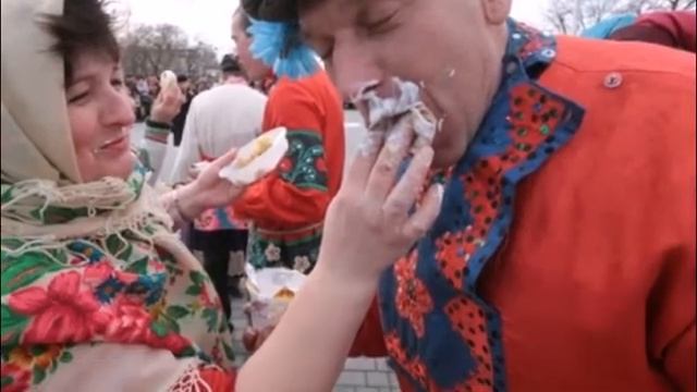 С МАСЛЕНИЦЕЙ ПОЗДРАВЛЯЮ! МУЗЫКАЛЬНОЕ ПОЗДРАВЛЕНИЕ! ВИДЕО ОТКРЫТКА! смотреть онлайн