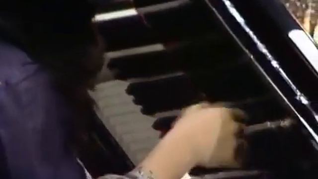 Чайковский. Первый концерт для фортепиано с оркестром. Играет Марта Аргерих, дирижёр Шарль Дютуа смотреть онлайн