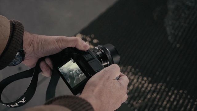 What Makes The a6500 A Great On-The-Go Camera | David Burnett | Sony Alpha Universe смотреть онлайн