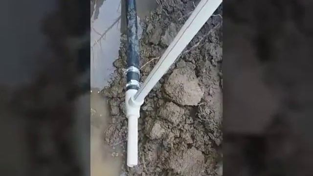 Тройник из пластика для соединения водопровожных труб... смотреть онлайн