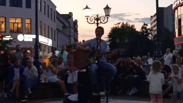 04.07.2021 Brest Belarus. Песни и танцы под гитару на Советской вечером.часть11 Прогулки с Викторие смотреть онлайн