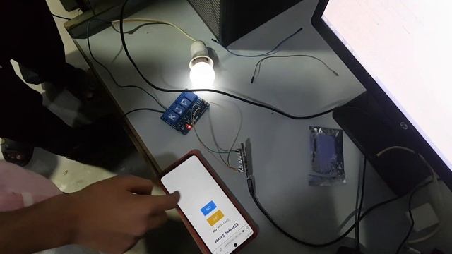 Controlling Relay & Bulb with ESP8266 (Node MCU). #esp8266 #relay смотреть онлайн