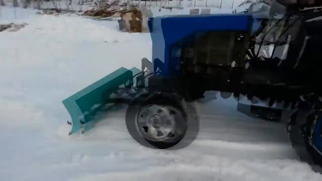 Самодельный минитрактор. Чистка снега. смотреть онлайн