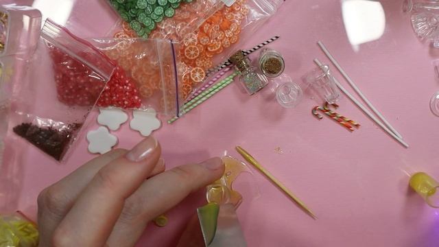 Мини коктейли для куклы??УФ смола и полимерная глина?Mini cocktails??UV resin and polymer clay? смотреть онлайн