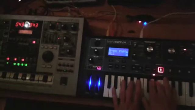 POV Sixtrak BassStation Mininova MC 505 - Friday Night Jam смотреть онлайн