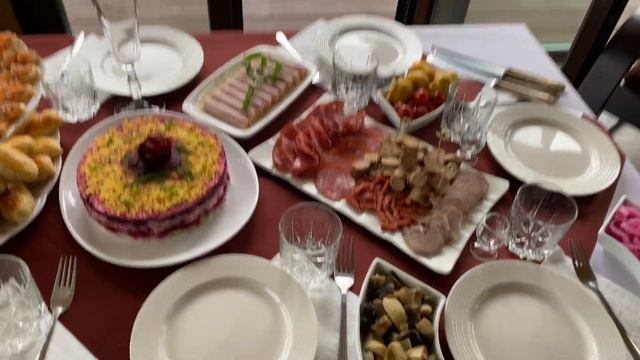 Накрыла стол на годовщину свадьбы смотреть онлайн