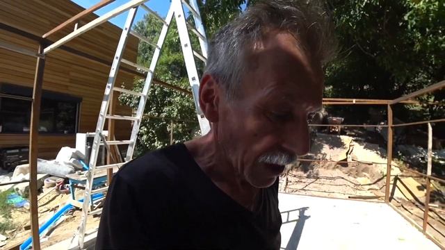 ВАННА УЖЕ В ВАННОЙ… Строю крышу сарая / Строим загородный дом смотреть онлайн