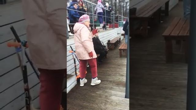 Бабушка танцует отлично #прикол смотреть онлайн