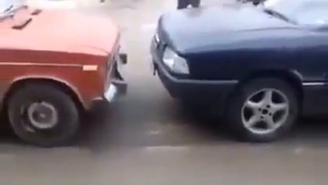 Жигули 2106 против Audi 80 Кто сильнее смотреть онлайн
