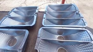 Восстановить отражатель фонарей баллончиком краски типа хром!