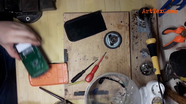 как почистить и заменить батарейки в канкуляторе модэль  CITIZEN SR-135N