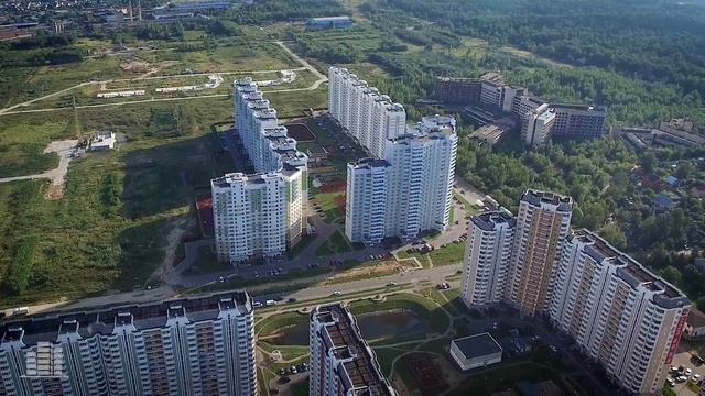 ЖК «Центр 2», дома 101-111, 302-304, 313 (аэросъемка: 11.08.2016) смотреть онлайн