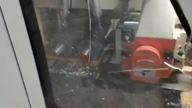 Недорогой 4-х сторонний станок литой станиной QUADRO 516 строгает паллетную заготовку для поддоно смотреть онлайн