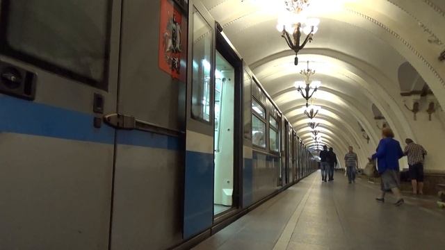 Московский Метрополитен 81-740/741 серии 0212 и 0213 на станции Арбатская