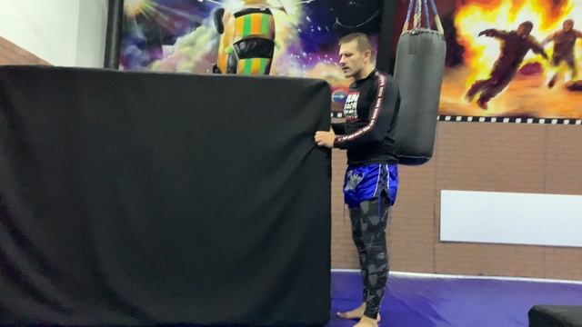 Несчастный случай в спортивном зале / An Incident at the Gym смотреть онлайн