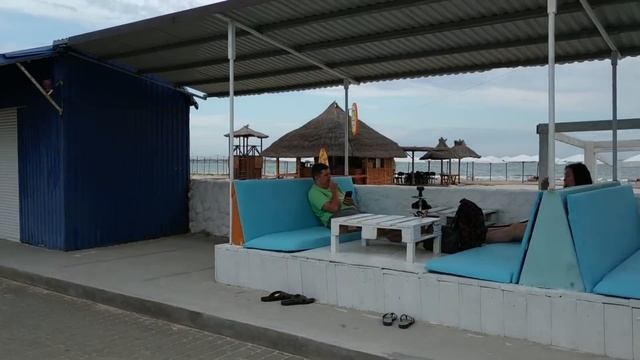 Море, набережная, пляж возле рынка. Лазурное смотреть онлайн