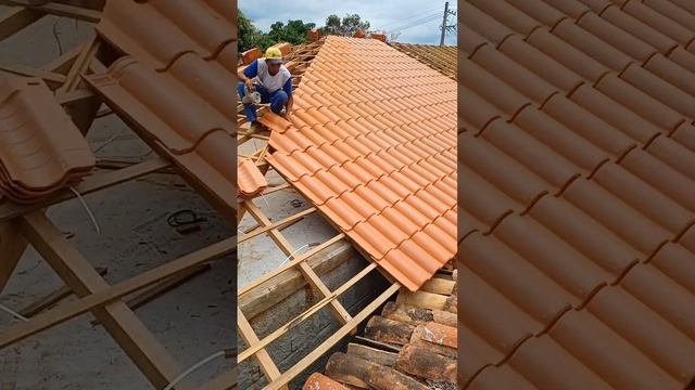 Colocando Telha  #pedreiro #construçao #obra #reforma