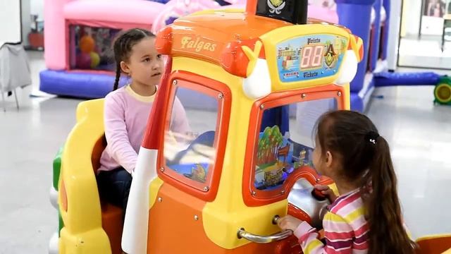 Детские Аттракционы! смотреть онлайн