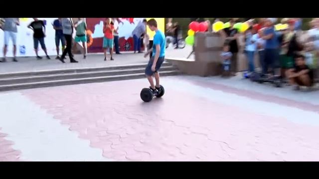 Видео отчет: Первый заезд на гироскутерах в Бишкеке устроенный интернет-магазином Svetofor смотреть онлайн