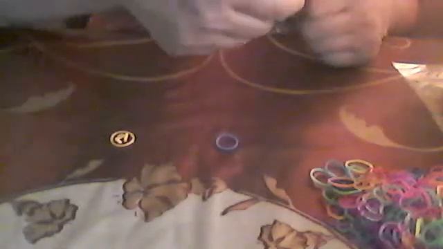 Видео Как плести кольца из резиночек смотреть онлайн