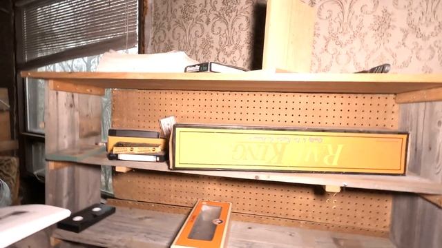 Toy model train enthusiast's ABANDONED time capsule home смотреть онлайн