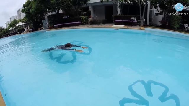 Как научиться плавать баттерфляем?! Основы: работа ног и дельфинирование смотреть онлайн