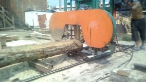 Ленточная пилорама - Распиловка бревна, пилим круглый лес, распускаем на доску и лафет на Алтай 900