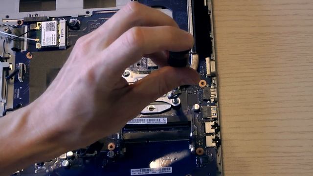 SAMSUNG NP300E5A Upgrade and cleanup смотреть онлайн