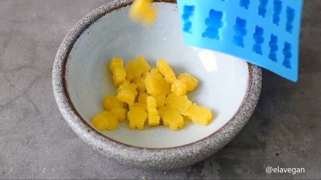 Vegan Gummy Bears (No Gelatin Gummies Recipe) смотреть онлайн