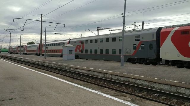 Электровоз ЭП20-023 с поездом №103 Адлер - Москва смотреть онлайн