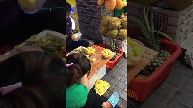 Разделка ананаса и хлебного дерева в Китае смотреть онлайн