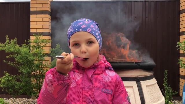 КАТЯ и ПАПА жарят маршмеллоу на ОГНЕ! Влог на Карантине. Самоизоляция и новинка - маршмеллоу рецеп смотреть онлайн