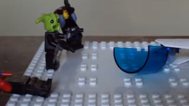 Lego Space Police Battle смотреть онлайн