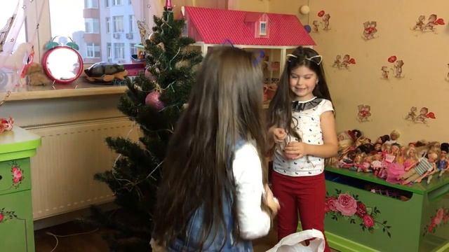 ☆Глория Ларипунька:)☆ Ёлка. Упала Ёлка?. Выбор новогодних игрушек. Наряжаем ёлку. Видео для детей . смотреть онлайн