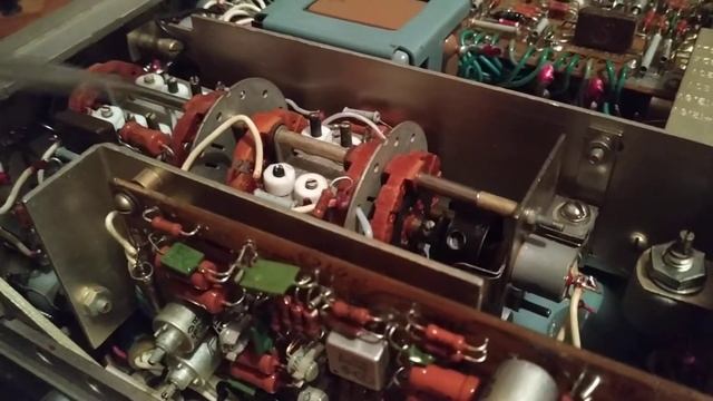 Осциллограф С 1-68. Обзор содержания радиодеталей на драгметаллы. смотреть онлайн