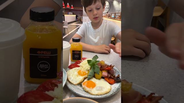 Вкусно в кафе Едим Летим» в аэропорту Домодедово смотреть онлайн