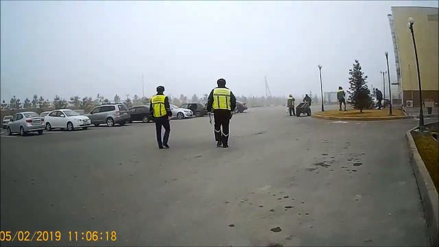 Порядок с крыльца Акимата г Шымкента, штрафы не избежны! Г.Абдрахимов где порядок вокруг Акимата. смотреть онлайн