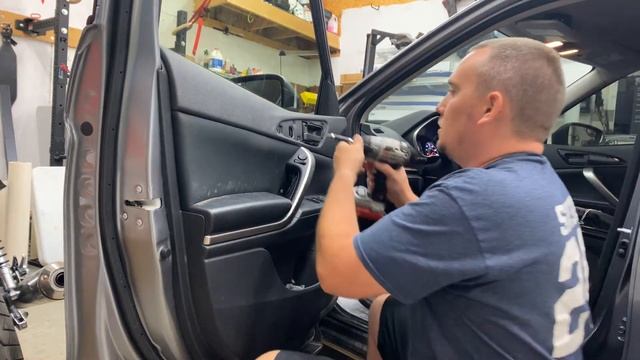 How to remove 2019 Mitsubishi Eclipse cross front door panel смотреть онлайн