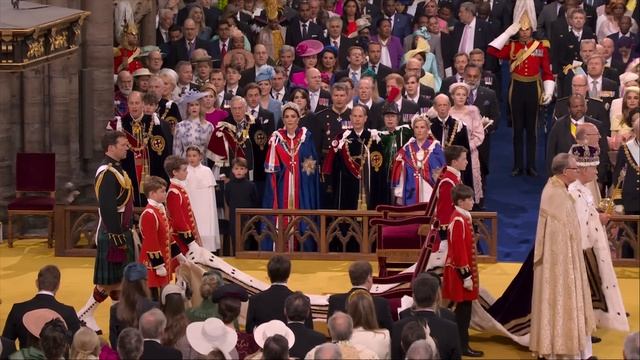 'God Save the King' Plays for the First Time as Charles wears Imperial State Crown смотреть онлайн